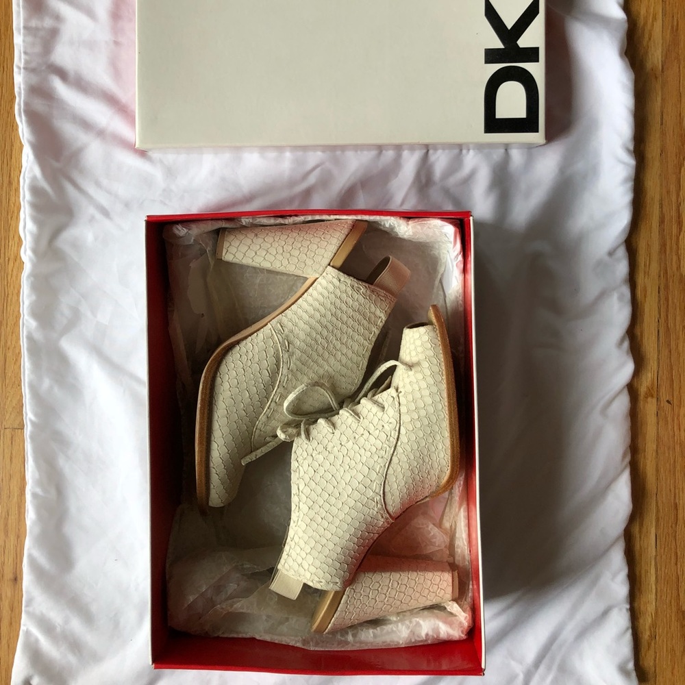 DKNY Hailie Peep Toe Pump - Stone White